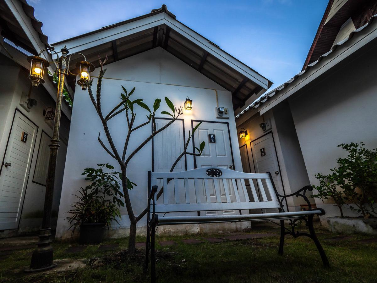 Tommy Huts Hotell Chiang Mai Exteriör bild