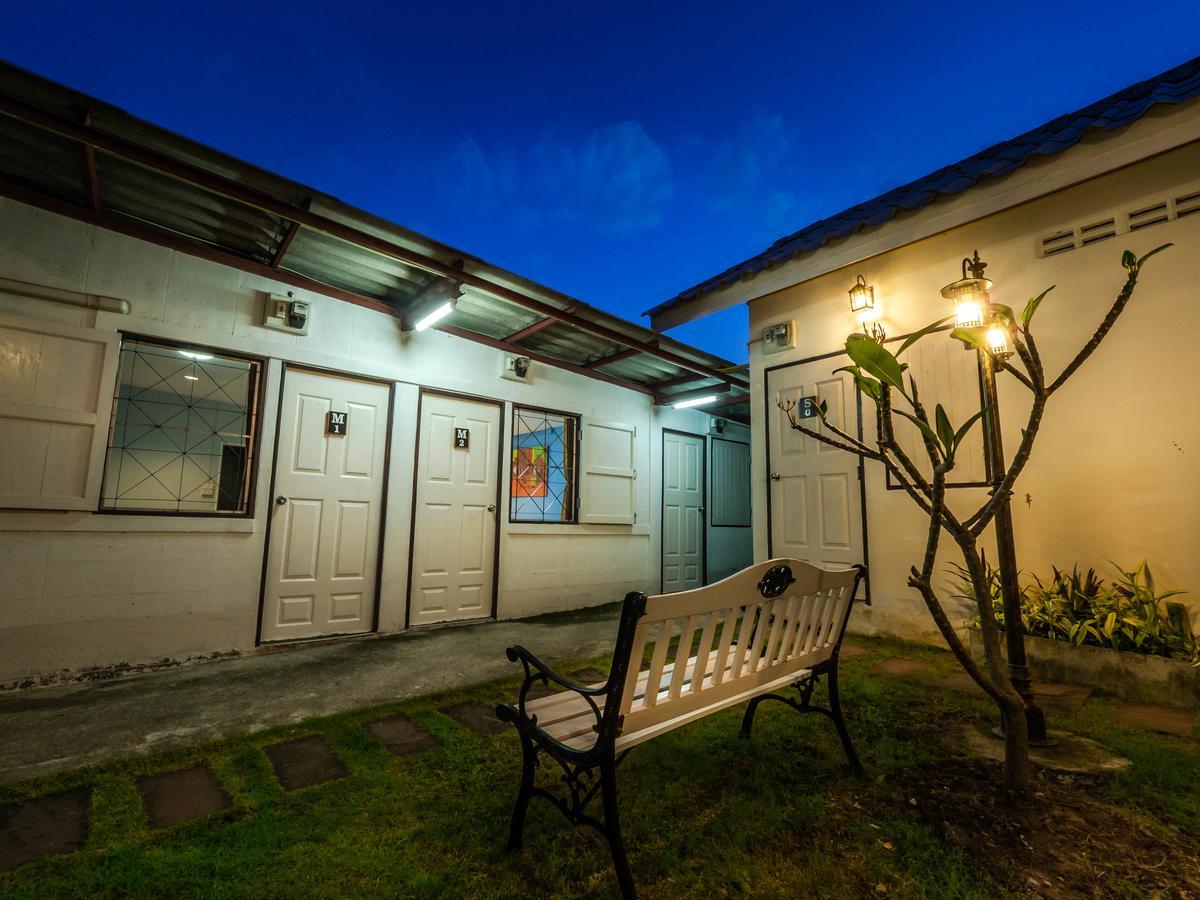 Tommy Huts Hotell Chiang Mai Exteriör bild