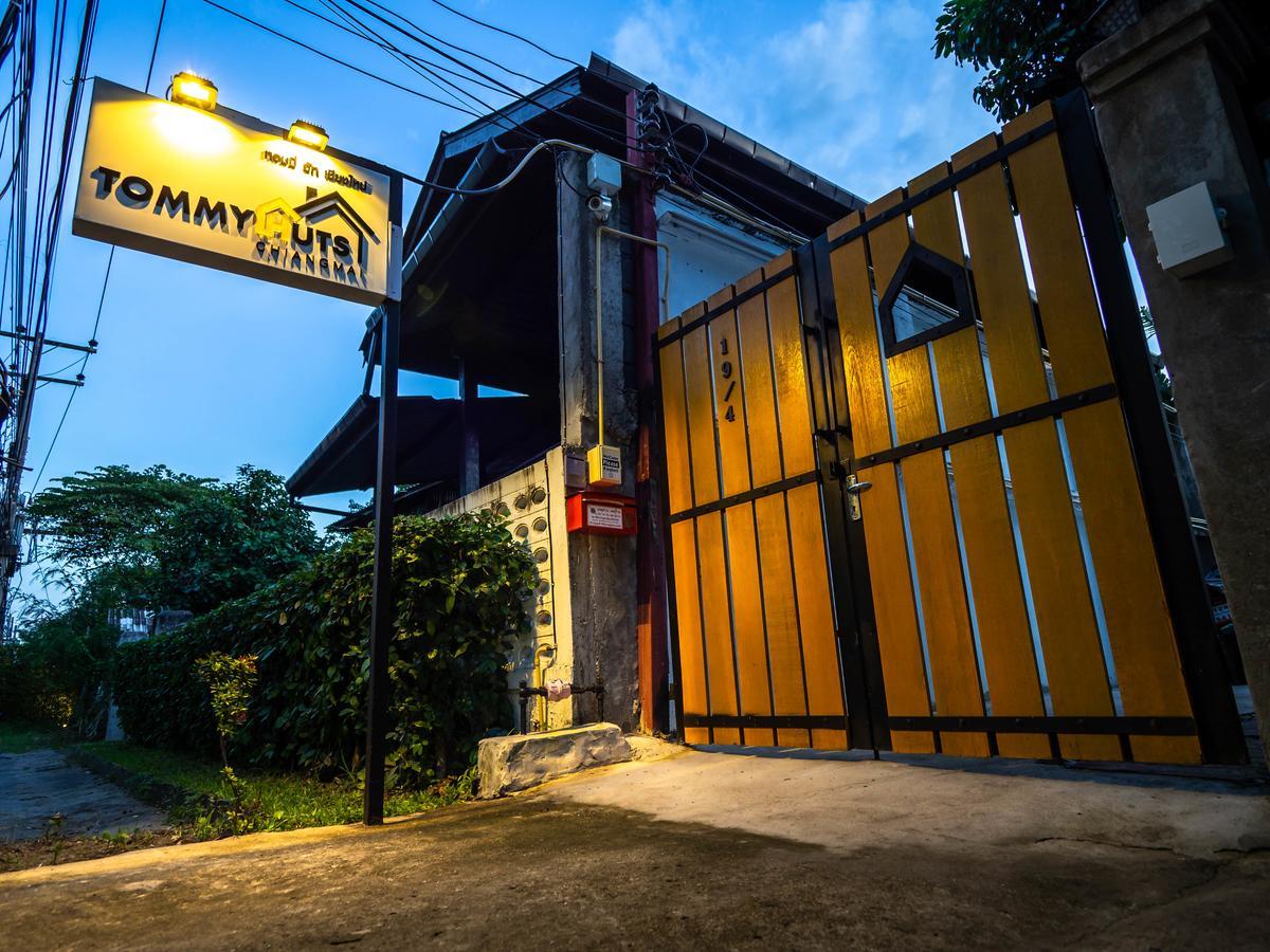 Tommy Huts Hotell Chiang Mai Exteriör bild