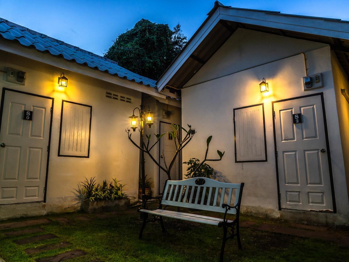 Tommy Huts Hotell Chiang Mai Exteriör bild